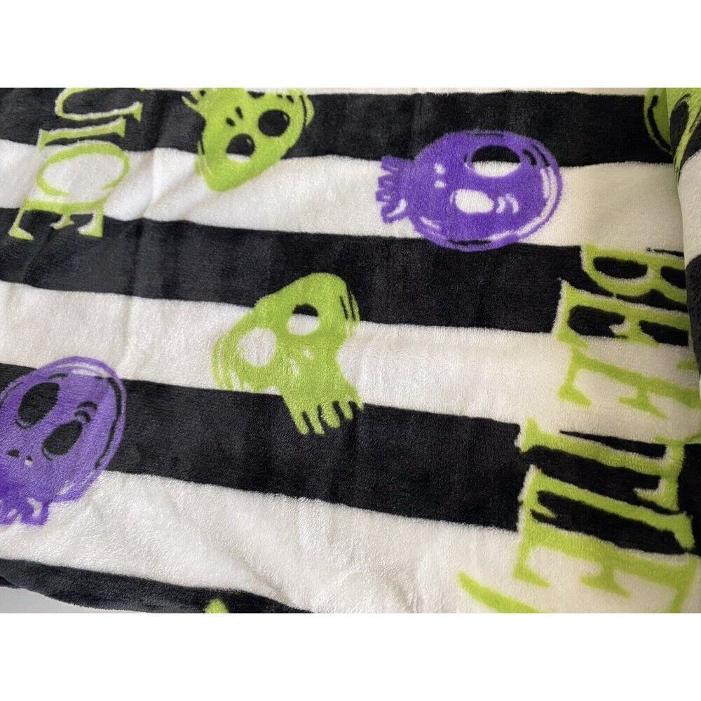Beetlejuice‎ Skulls Stripes Halloween Cloud Throw Plush Blanket 50”x70” NEW - Picture 10 of 11
